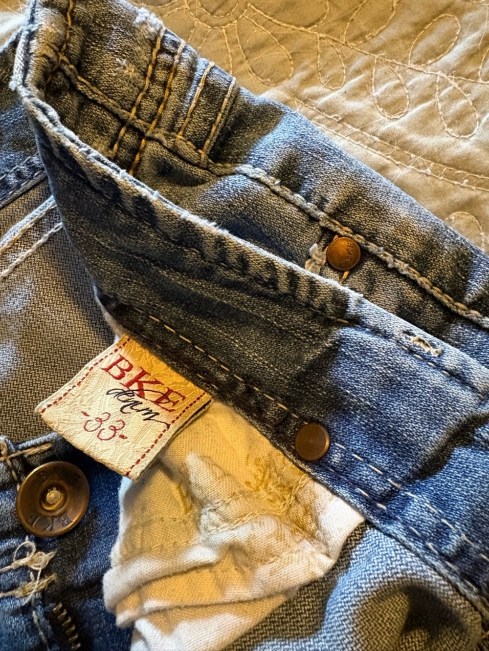 BKE Denim Capri Jeans in Light Blue - Picture 3 of 4